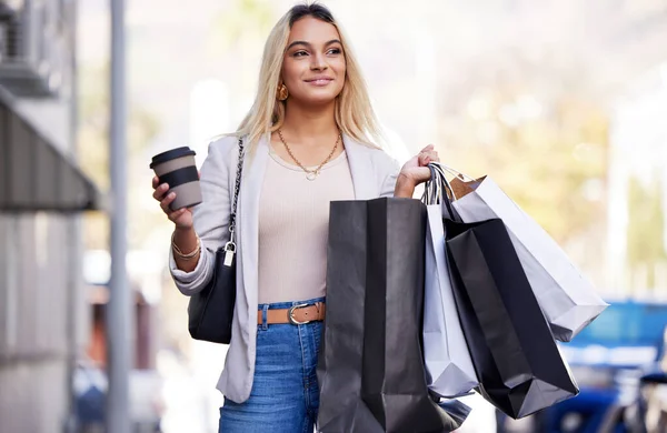 Det Flott Dag Litt Shoppingterapi Vakker Ung Kvinne Som Nyter – stockfoto