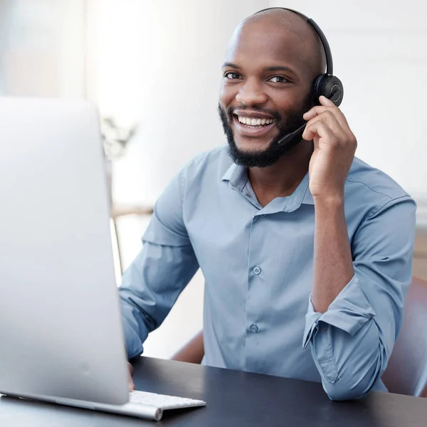Always Available Assist Cropped Portrait Handsome Young Male Call Center — Stock Photo, Image