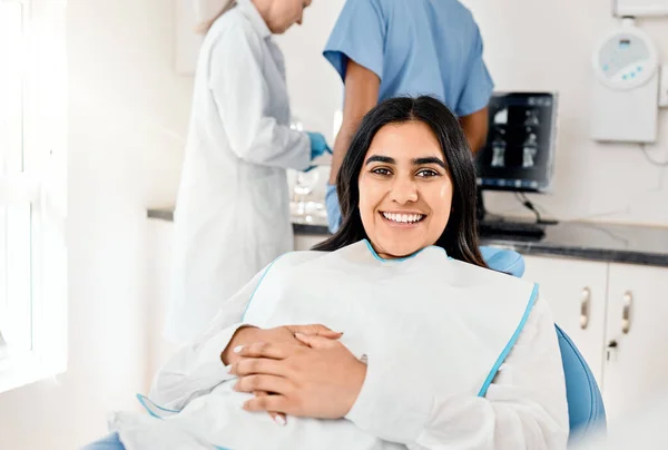 Giving Myself Some Pearly Whites Young Woman Awaiting Treatment Her — Stock Photo, Image