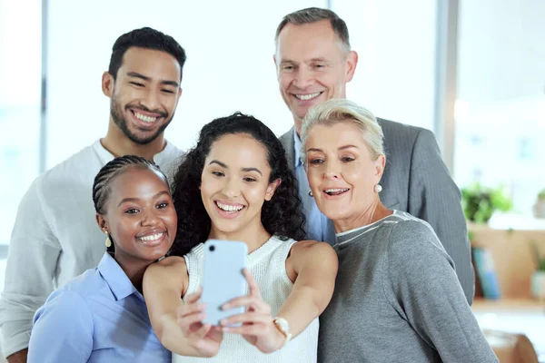 Ihr Selfie Spiel Ist Auf Dem Punkt Eine Gruppe Von — Stockfoto