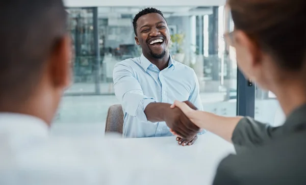 Handdruk Interview Zakenmensen Voor Diversiteit Partnerschap Contract Deal B2B Welkome — Stockfoto