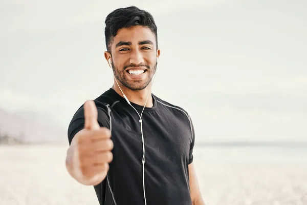 Definitivamente Estoy Mejor Humor Ahora Joven Deportivo Que Usa Auriculares —  Fotos de Stock