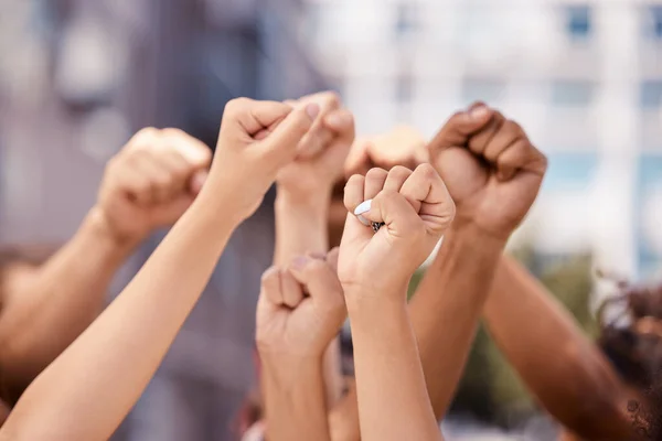 Vielfalt Hände Und Faust Gemeinschaftlichen Protest Für Menschenrechte Rassismus Und — Stockfoto