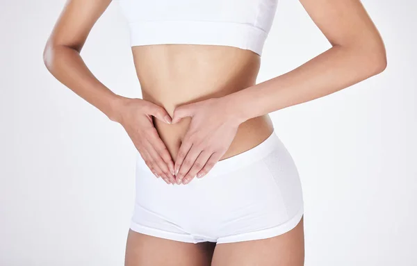 Encanta Cuerpo Estudio Una Joven Irreconocible Posando Ropa Interior Sobre — Foto de Stock