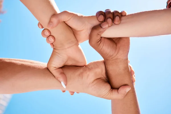 Handgelenk Hände Team Und Gemeinschaft Unterstützen Diversity People Protestgruppe Und — Stockfoto