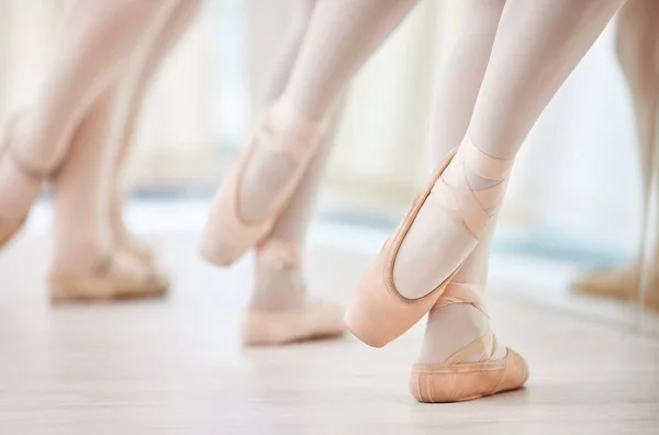 Het Gaat Vorm Een Groep Ballerina Met Puntige Tenen — Stockfoto