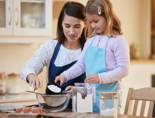 Zelfgemaakte Desserts Zijn Het Beste Een Jonge Moeder Helpen Haar — Stockfoto