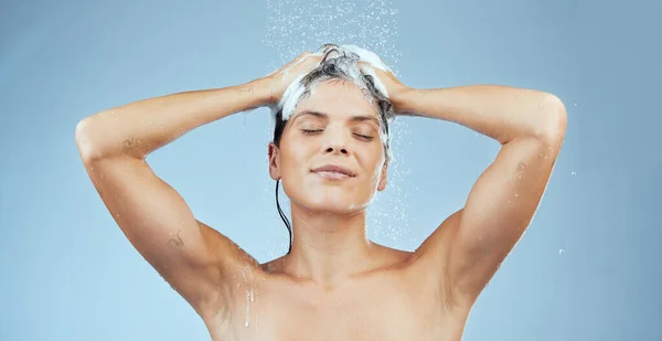 Das Ist Ein Teil Meiner Zeit Studioaufnahme Einer Attraktiven Jungen — Stockfoto