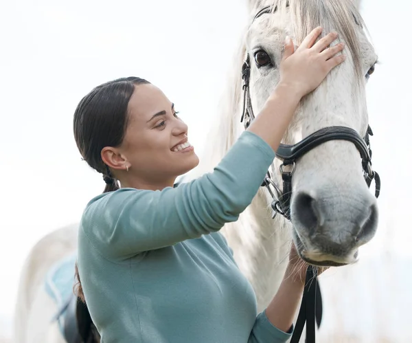 Kärnan Horse Spirit Frihet Attraktiv Ung Kvinna Som Står Med — Stockfoto