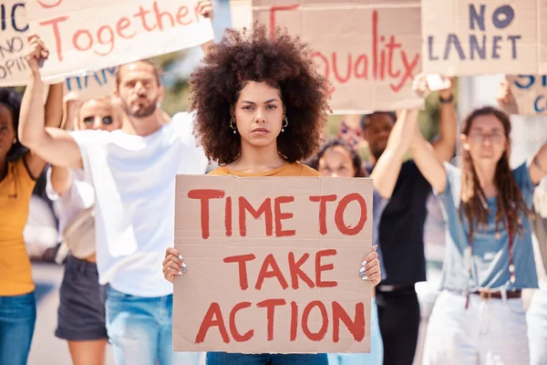 Protest Affiche Zwarte Vrouw Menigte Gelijkheid Mensenrechten Racisme Demonstranten Stad — Stockfoto