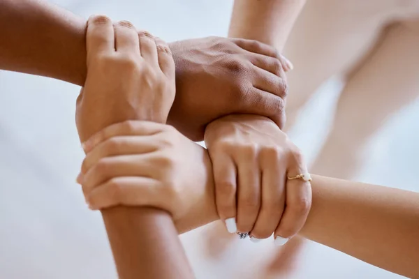 Ruce Společně Solidarita Skupinou Lidí Silných Jednotě Shora Pro Týmovou — Stock fotografie