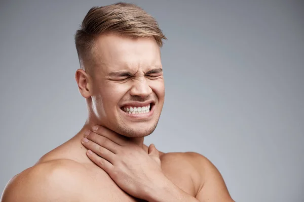 Uncomfortable Studio Shot Muscular Young Man Experiencing Neck Pain Grey — Stock Photo, Image
