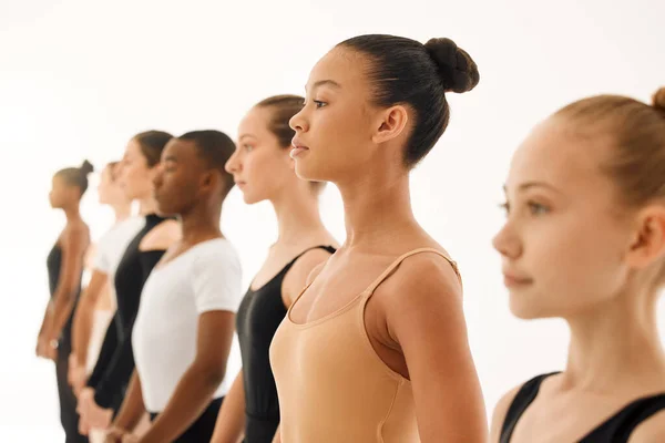 Esos Momentos Sentí Que Espíritu Elevaba Grupo Bailarines Ballet Practicando —  Fotos de Stock