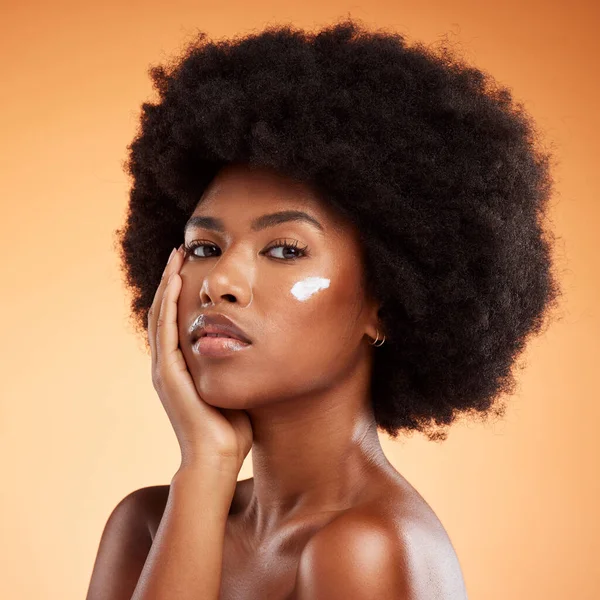 Zwarte Vrouw Schoonheid Crème Huidverzorging Gezicht Natuurlijke Cosmetische Reclame Portret — Stockfoto