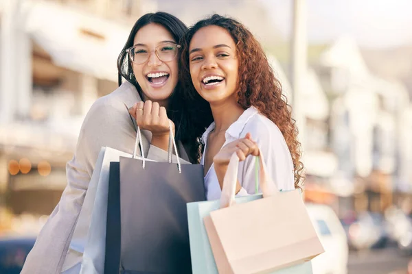 Volte Sei Solo Vena Fare Shopping Ritratto Due Giovani Donne — Foto Stock