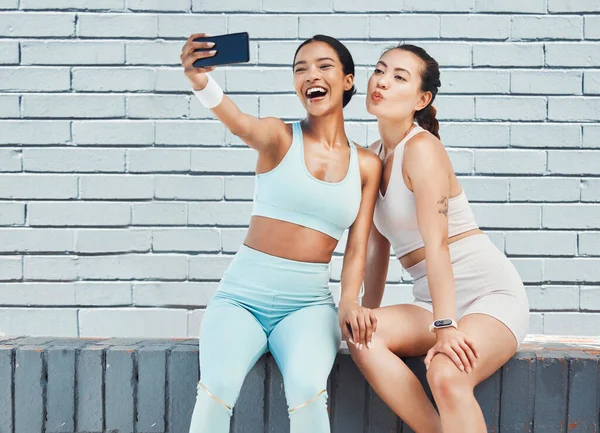 Fitness Vänner Telefon Selfie Och Bild För Sociala Medier Influencer — Stockfoto