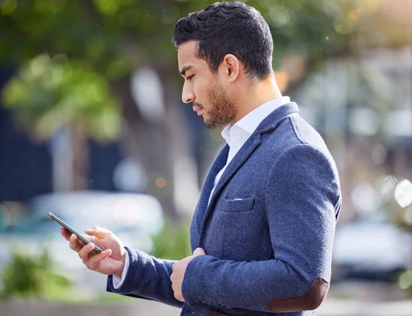 Deberíamos Vernos Pronto Hombre Negocios Usando Smartphone Para Enviar Mensaje — Foto de Stock