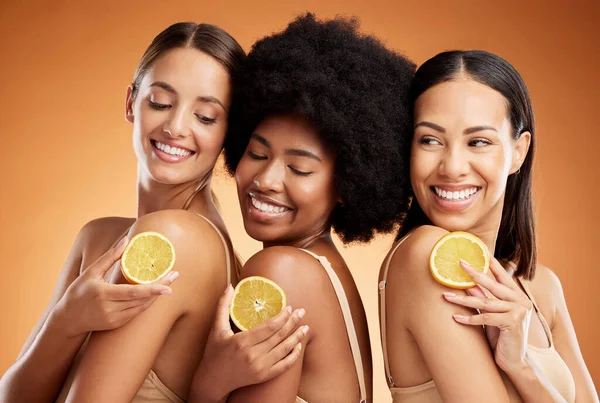 Cuidados Com Pele Diversidade Mulheres Beleza Limão Para Saúde Bem — Fotografia de Stock
