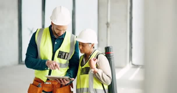 Architekt Budownictwo Dyskusja Zespołowa Tablecie Planowania Budowy Współpracy Miejscu Biznesmeni — Wideo stockowe