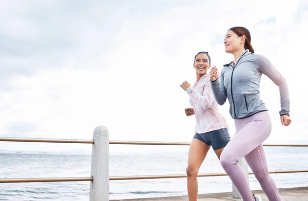 Running Fitness Friends Women Run Beach Exercise Cardio Endurance Active — Stock Photo, Image