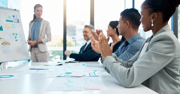 Παρουσίαση Επαγγελματική Συνάντηση Ομαδικό Χειροκρότημα Για Την Επιτυχία Μάρκετινγκ Διαφήμιση — Φωτογραφία Αρχείου