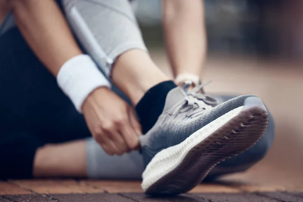 Vrouw Hardloopschoenen Stadsfitness Voor Training Training Training Gezondheid Hart Vaatziekten — Stockfoto