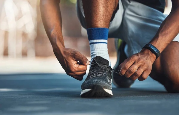 Fitness Handen Zwarte Man Stropdas Schoenen Kant Voordat Begint Met — Stockfoto