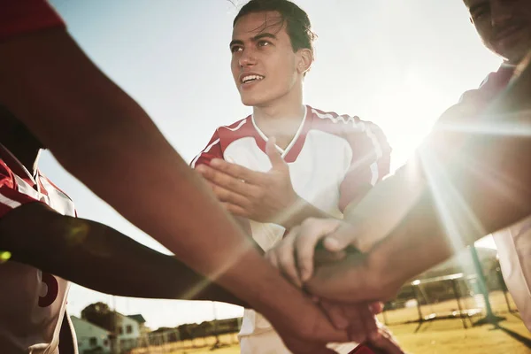 Manos Apiladas Fútbol Equipo Con Apoyo Motivación Para Ganar Partido —  Fotos de Stock