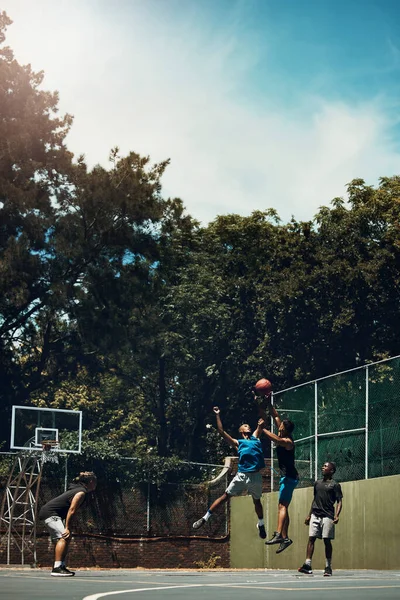Спорт Команда Чоловіки Грають Баскетбол Змаганнях Ігрових Або Спортивних Гравців — стокове фото