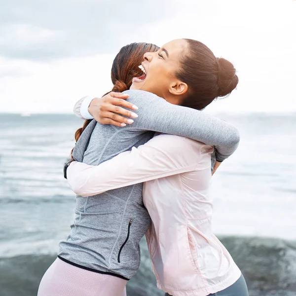 Fitness Friends Hug Women Running Workout Beach Health Wellness Sports — Stock Photo, Image