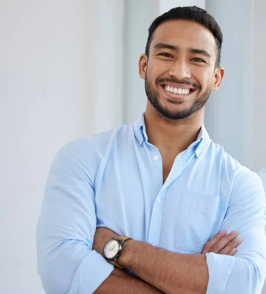 Ser Otro Día Brillante Exitoso Retrato Joven Empresario Confiado Pie — Foto de Stock