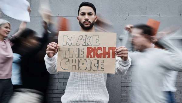 Tillsammans Förstärker Våra Röster Väl Ung Man Som Håller Plakat — Stockfoto