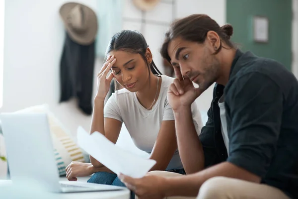 Dieser Papierkram Ist Stressig Ein Junges Paar Erledigt Papierkram Während — Stockfoto