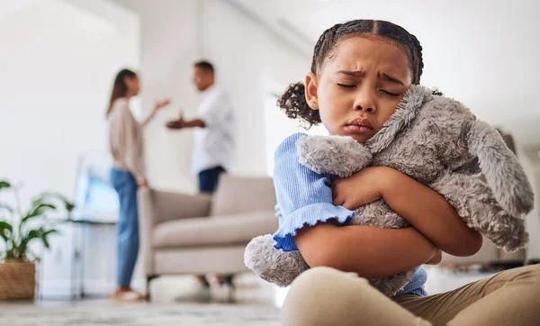 Les Parents Battent Fille Triste Câlin Peluche Enfant Pleurant Divorce — Photo