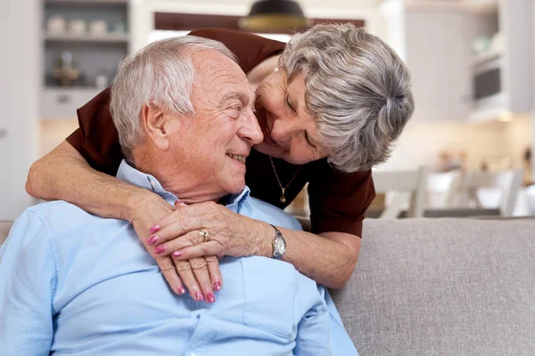 Hows Gratitude Elderly Couple Being Affectionate Sofa Home — Stock Photo, Image