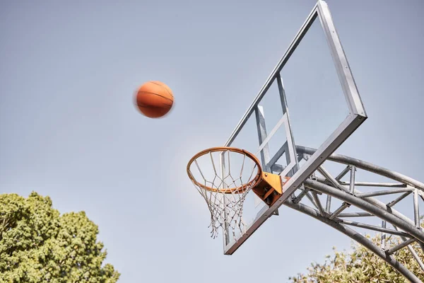 Basketball Net Ball Outdoor Sports Goals Competition Game Action Sky — Stock Photo, Image