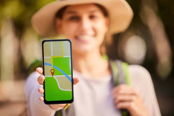 Vrouw Hand Telefoonscherm Gps Routebeschrijving Vakantie Vakantie Reis Toerisme Reizen — Stockfoto