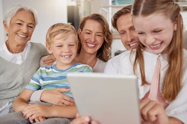 Duża Rodzina Dzieci Tablet Elearning Edukacja Online Strona Internetowa Uczenia — Zdjęcie stockowe