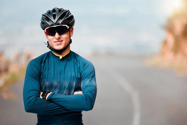 Homem Esportes Visão Ciclismo Sucesso Por Ciclista Estrada Rota Montanha — Fotografia de Stock