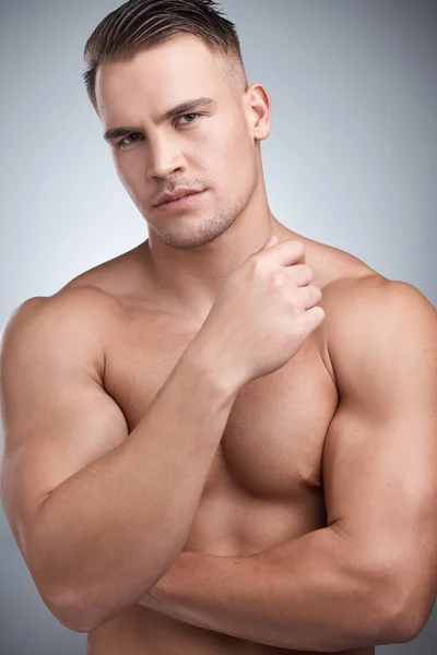 Perfection Attitude Studio Portrait Young Confident Man Showing His Muscles — Stock Photo, Image