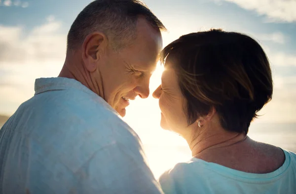 Lyckligt Gift Och Lyckligt Pensionerad Närbild Skott Ett Kärleksfullt Par — Stockfoto