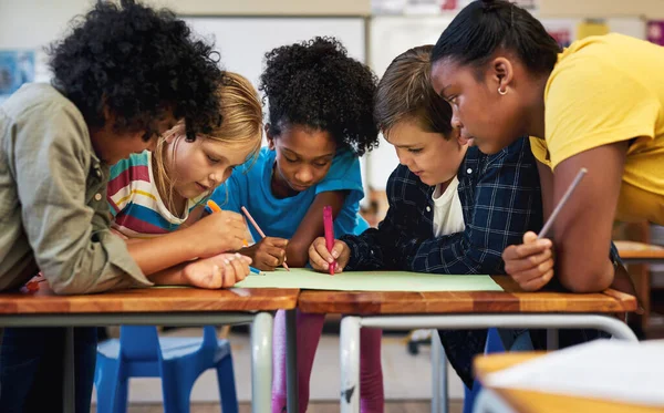 Est Notre Projet Secret Groupe Diversifié Enfants Regroupés Coloriés Dans — Photo