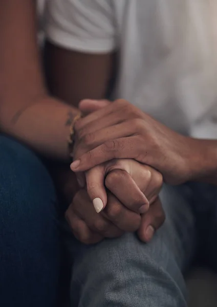 Estou Estarei Sempre Aqui Para Casal Irreconhecível Sentado Dentro Mãos — Fotografia de Stock