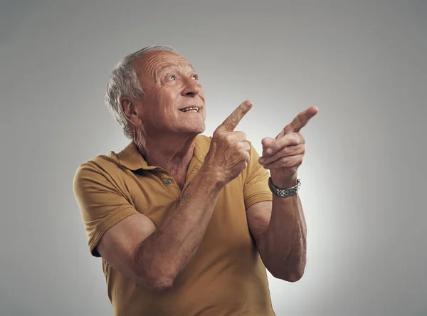 Rechtstreeks Naar Top Studio Shot Van Een Oudere Man Die — Stockfoto