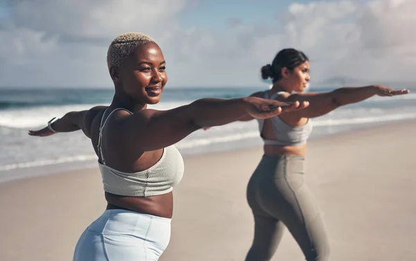 Yoga Laat Verjongd Fris Ontspannen Voelen Twee Jonge Vrouwen Oefenen — Stockfoto