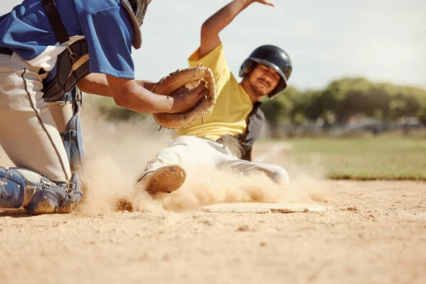 Baseball Játékos Fuss Csúszik Szennyeződést Játék Verseny Vagy Mérkőzés Pályán — Stock Fotó