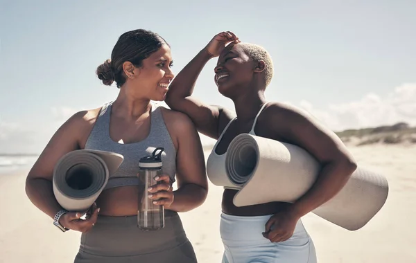 Yoga Våra Favoritsaker Att Göra Tillsammans Två Unga Kvinnor Som — Stockfoto