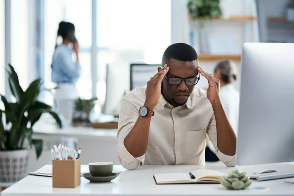 Ist Dieser Kopfschmerz Ein Vorbote Eines Düsteren Tages Ein Junger — Stockfoto