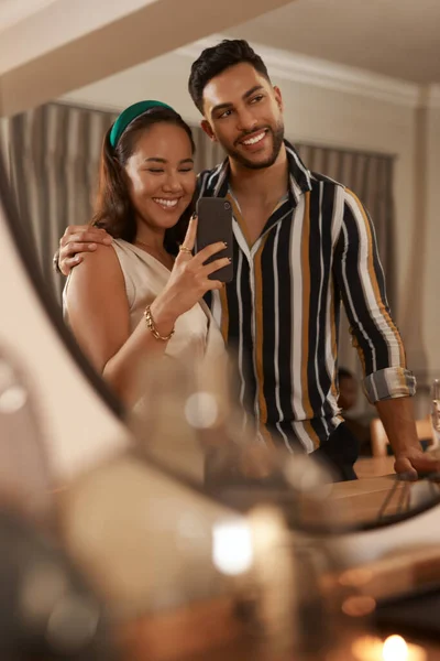 Selfie Com Meu Amor Jovem Casal Juntos Usando Celular Para — Fotografia de Stock