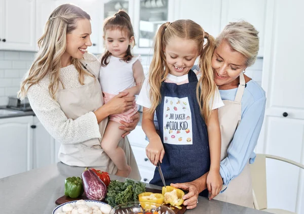 Famille Cuisine Légumes Les Femmes Les Filles Ensemble Dans Cuisine — Photo